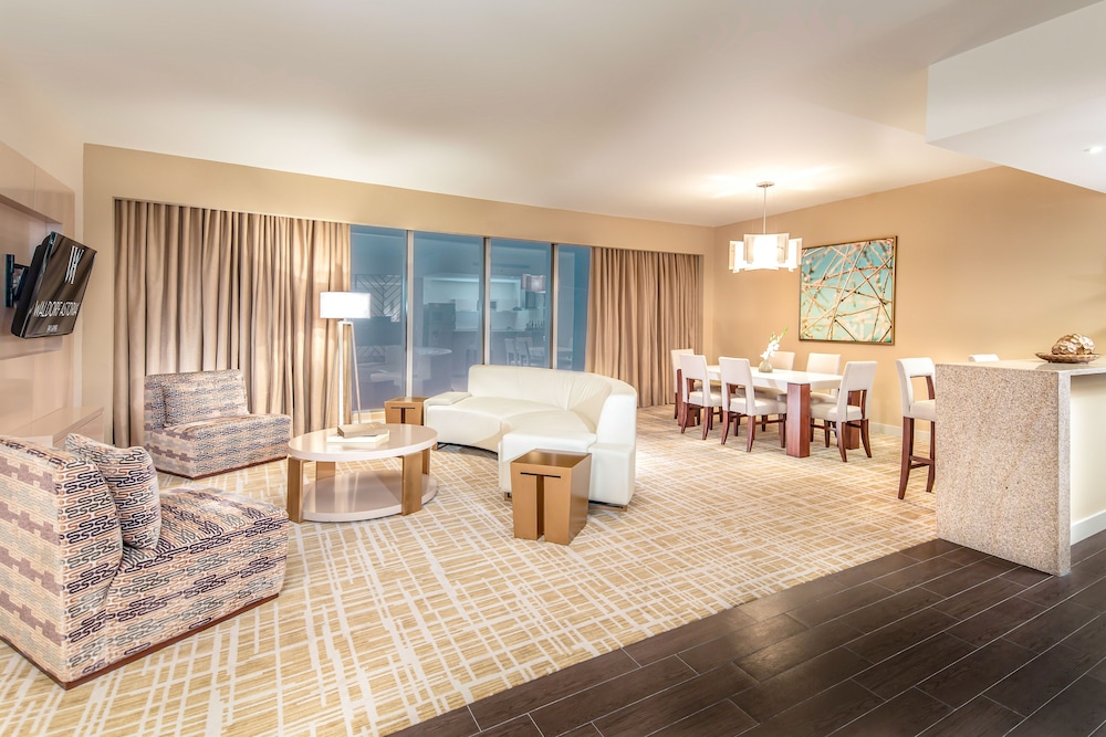 Suite, 1 King Bed, Non Smoking, Ocean View - Photo 5