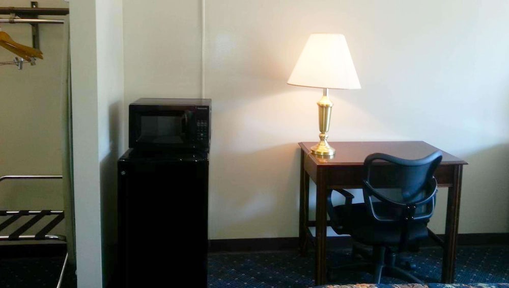 Room, 2 Double Beds, Smoking - Photo 8