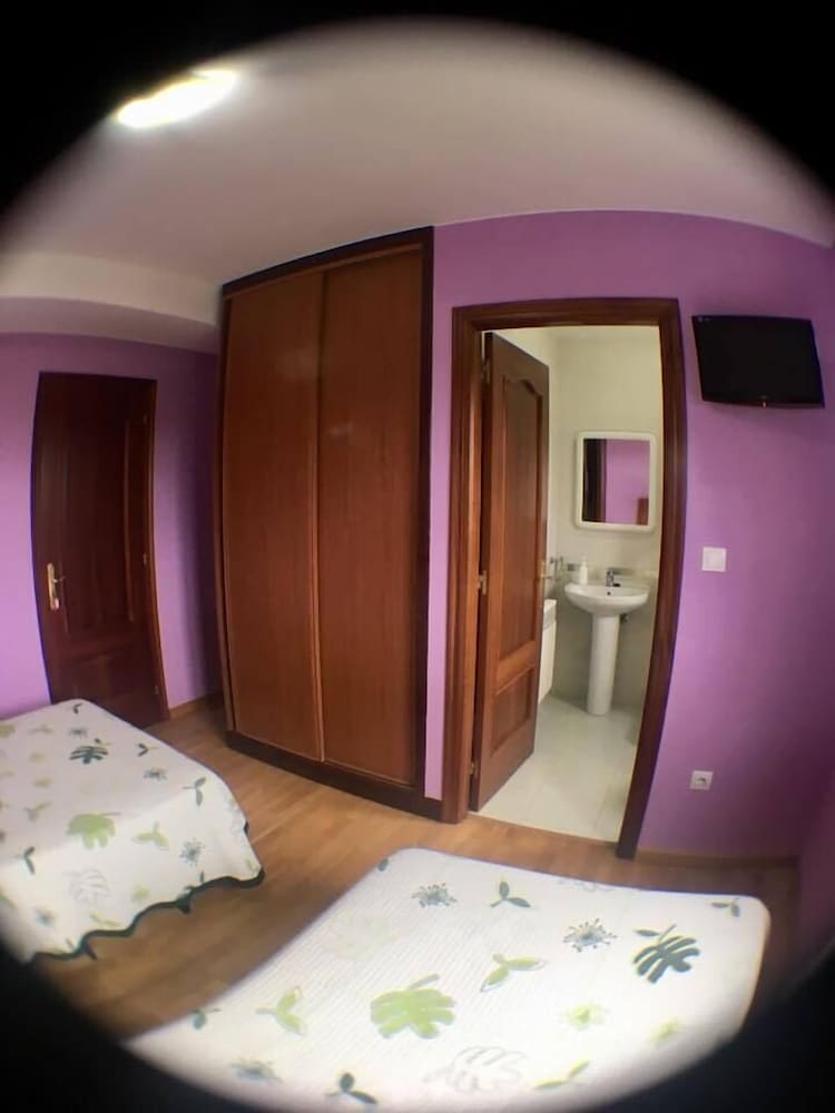 Basic Twin Room, Mountain View photo 3