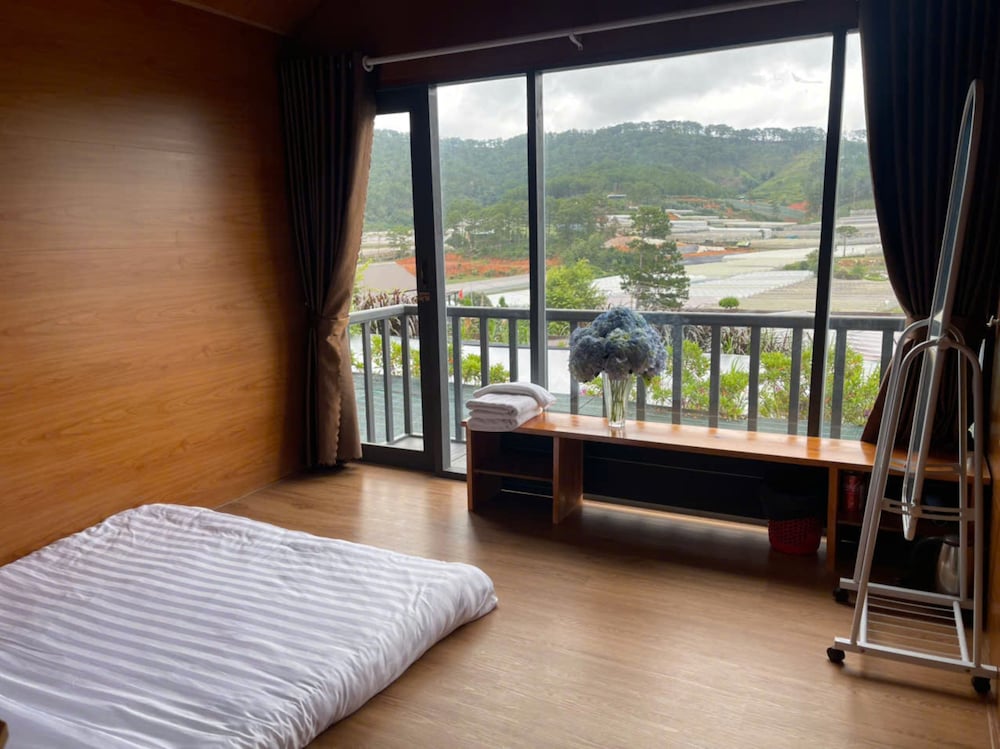 Deluxe Double Room, Balcony, Hill View photo 1