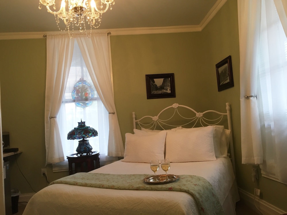 Magnetic Springs Suite photo 1
