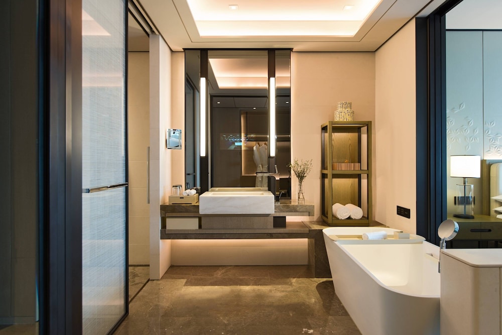 Room, 1 King Bed, City View photo 3
