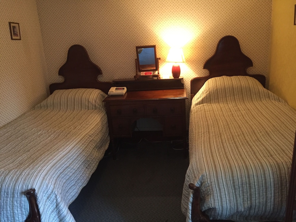 Standard Twin Room, Ensuite, Courtyard View (Ensuite with Shower) photo 2