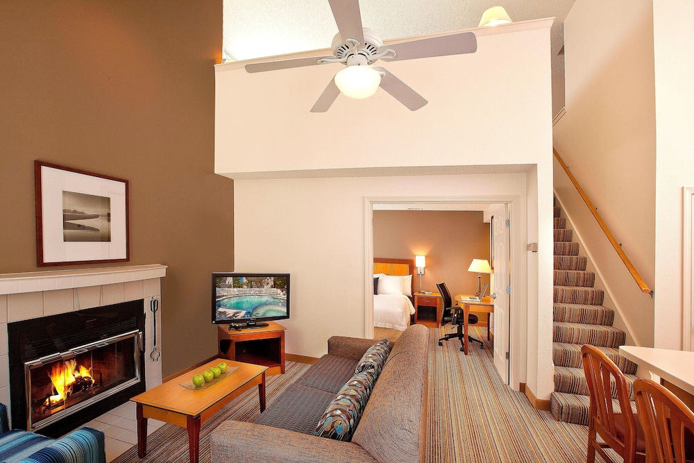 Suite, 2 Bedrooms, Fireplace photo 1