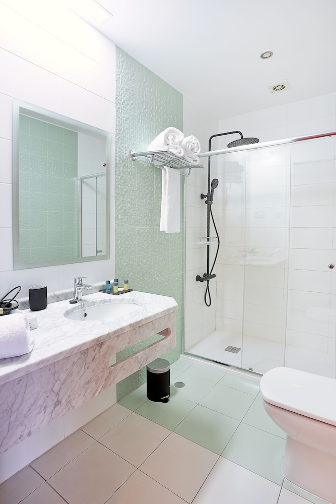 Standard Twin Room - Photo 3