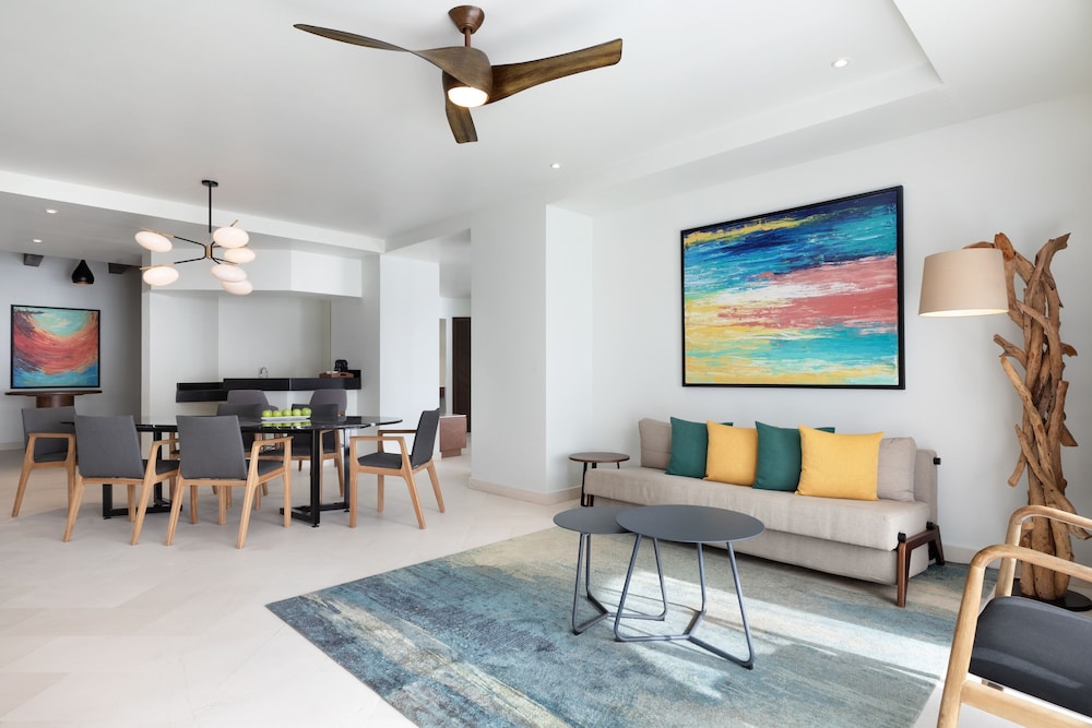 One-bedroom Suite Oceanfront - 1 King Bed