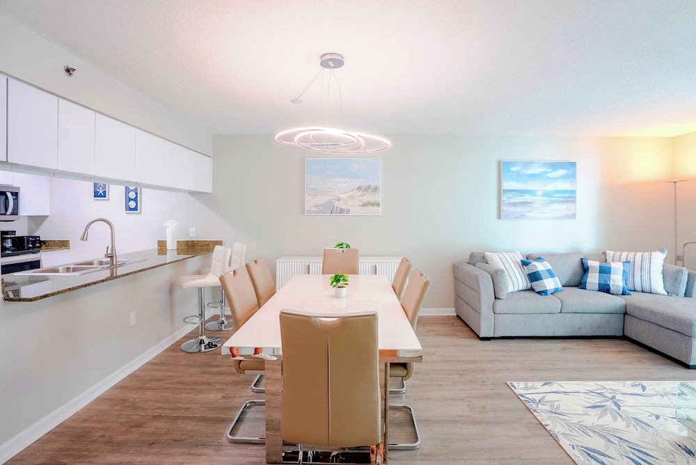 Luxury Condo, 1 Bedroom, City View photo 3