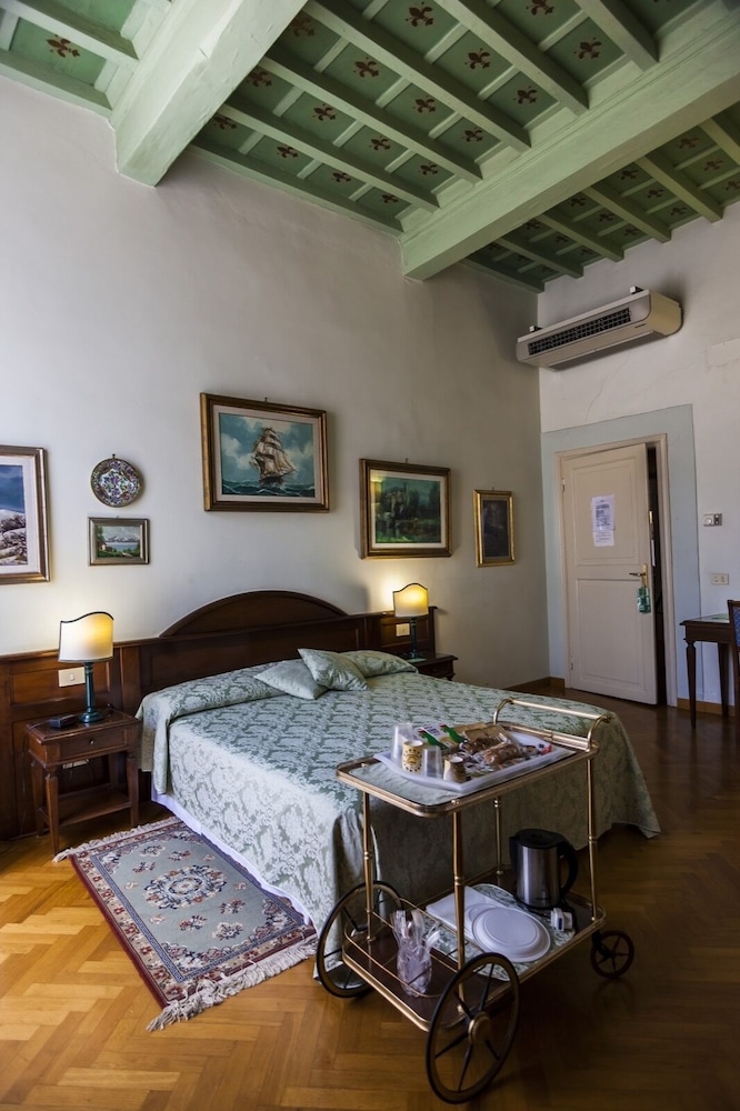 Deluxe Double or Twin Room, Ensuite photo 1