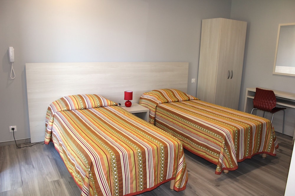 Double or Twin Room - Photo 1