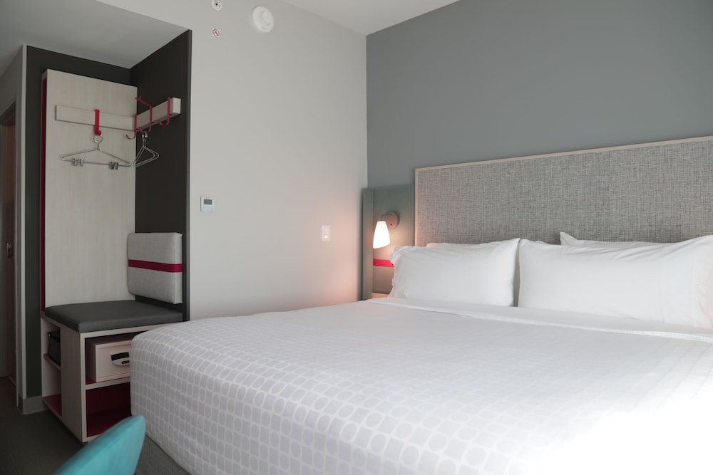 Standard Room, 1 King Bed, Accessible Bathtub - Photo 12