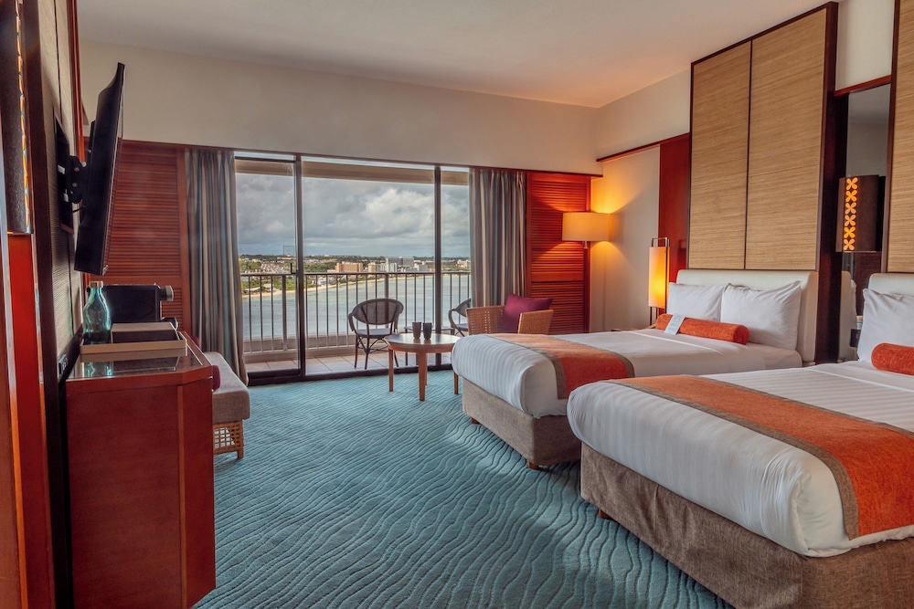 Ocean Front Premier with Lounge access (Breakfast at Restaurant, includes child) - Photo 1