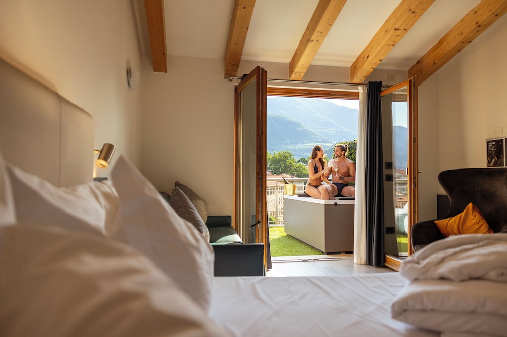Superior Double Room with Jacuzzi ,SPA Access