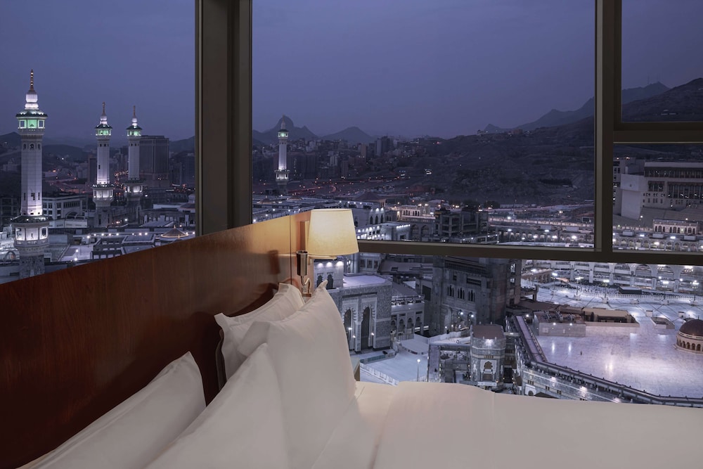 Junior Suite, 1 King Bed (Partial Haram View) thumbnail 5