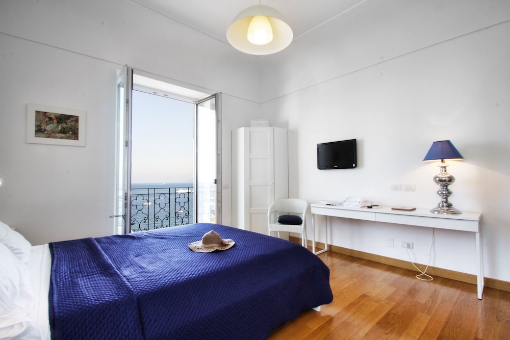Deluxe Double Room, Sea View photo 3