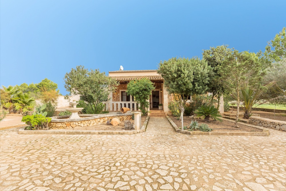 Villa photo 2