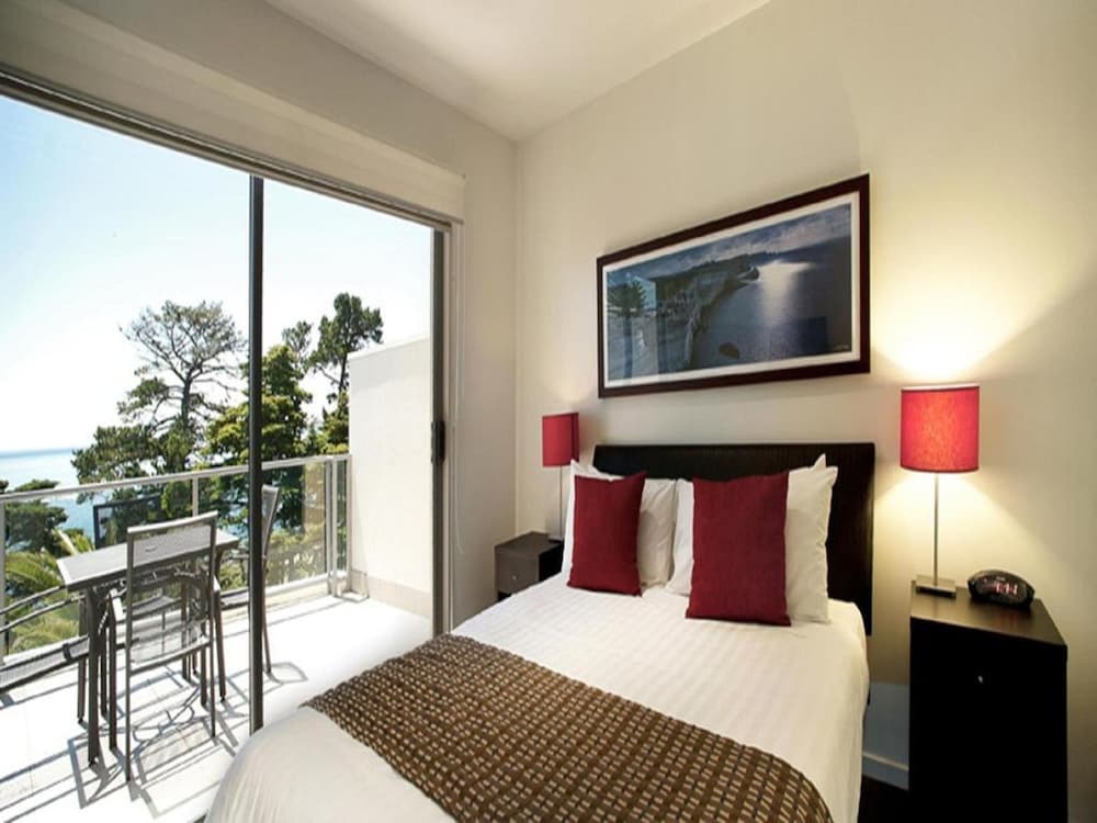 Beachfront Studio Apartment photo 2