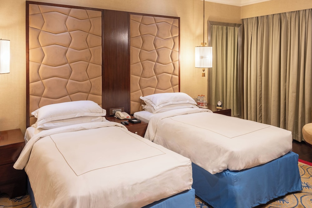 Club Room, 2 Twin Beds (Premium) - Photo 1