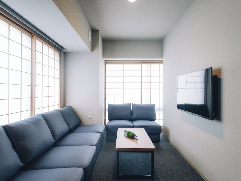 Three-Bedroom Suite - Photo 6