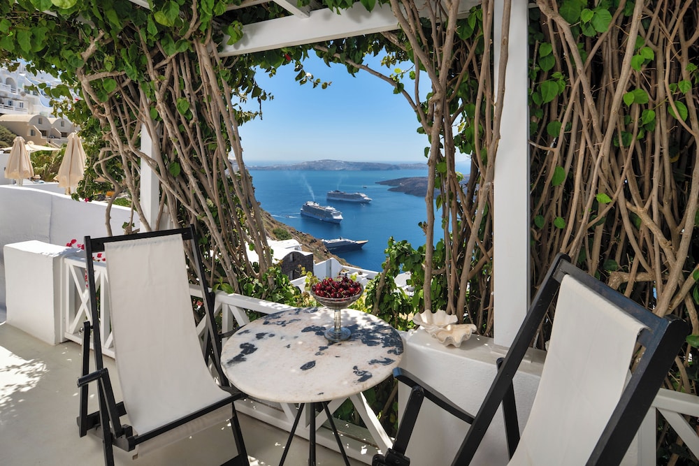 Nest Studio with Caldera View