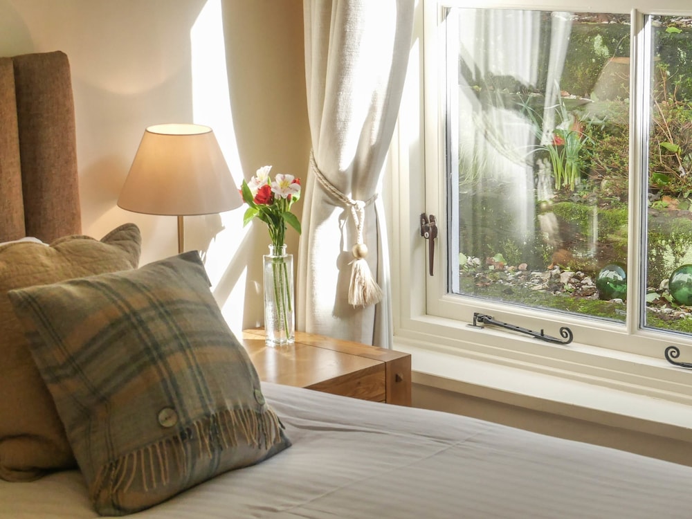 Twin Room, 2 Twin Beds, Ensuite photo 3
