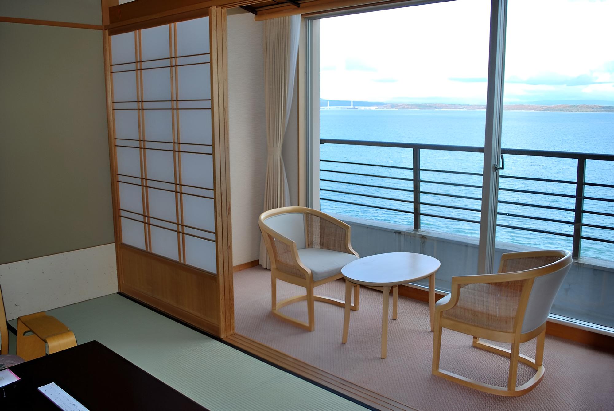 Japanese-Style Room with Ocean View and Private Bathroom photo 2