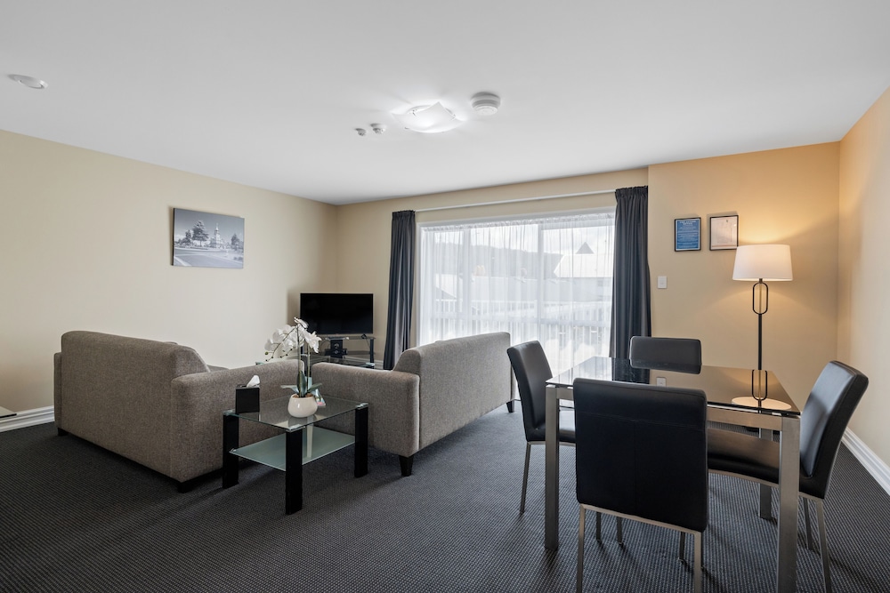 Premium Suite, 1 Queen Bed, Hot Tub, Ground Floor