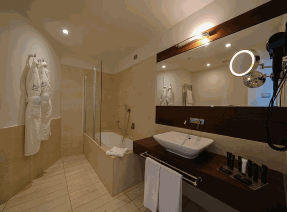 Suite - Photo 10