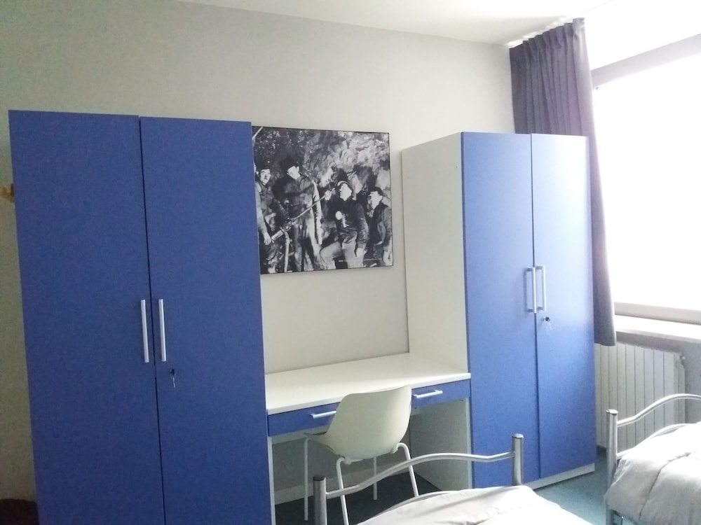 Economy Triple Room, 3 Twin Beds, Park View photo 1