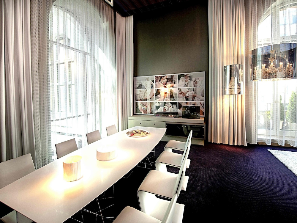 Magnificent apartment - king size bed - impressive suite with balcony thumbnail 5
