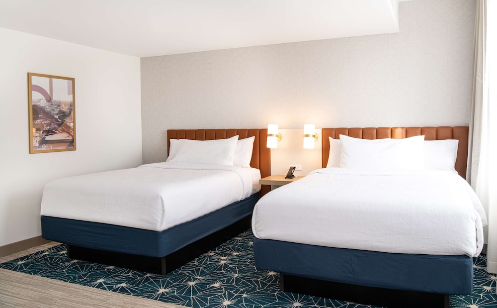 Deluxe Room, 2 Queen Beds - Photo 2