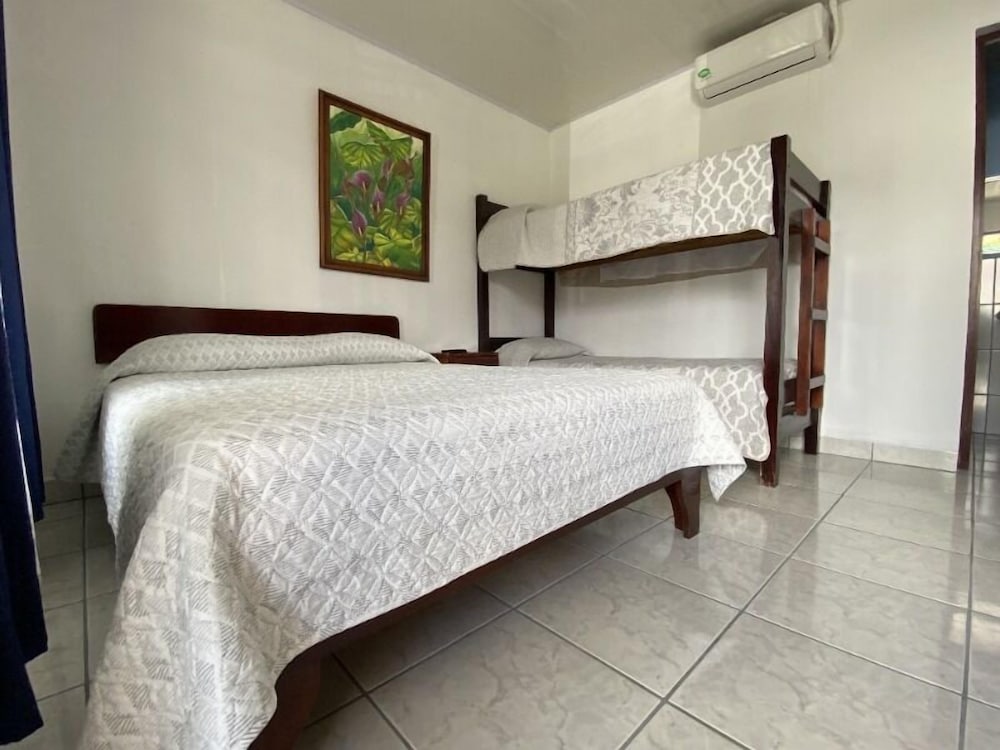 Economy Quadruple Room photo 1