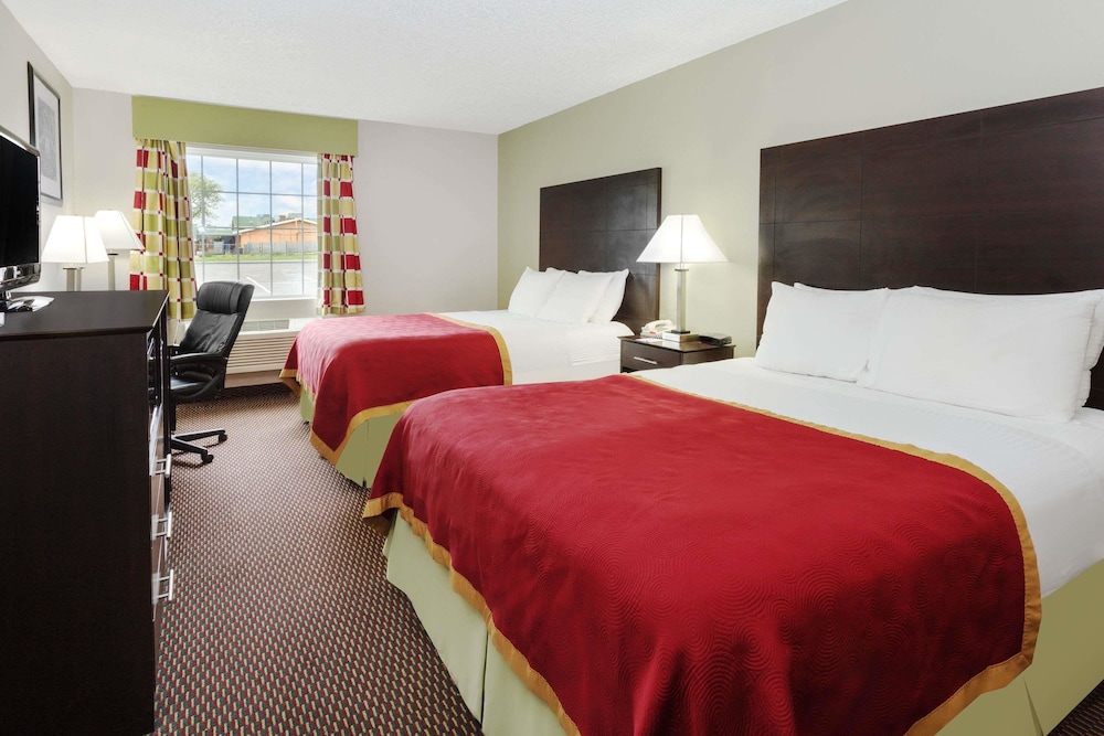 Room, 2 Queen Beds, Non Smoking - Photo 1