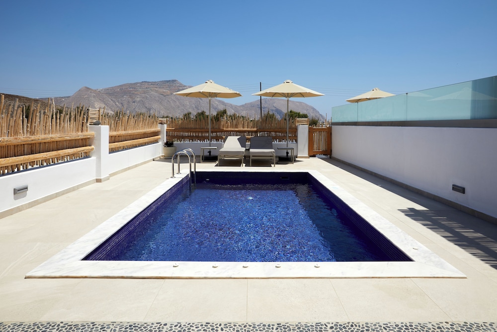 King Junior Suite with Private Heated Pool and Hydromassage thumbnail 6