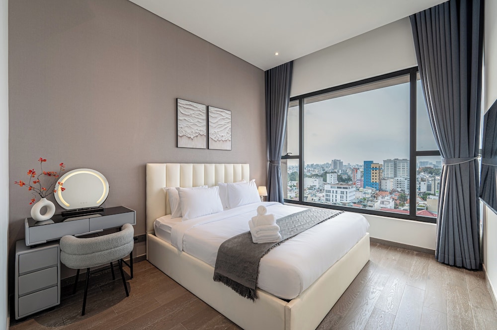 Presidential Suite, 3 Bedrooms, Club Lounge Access, City View photo 2