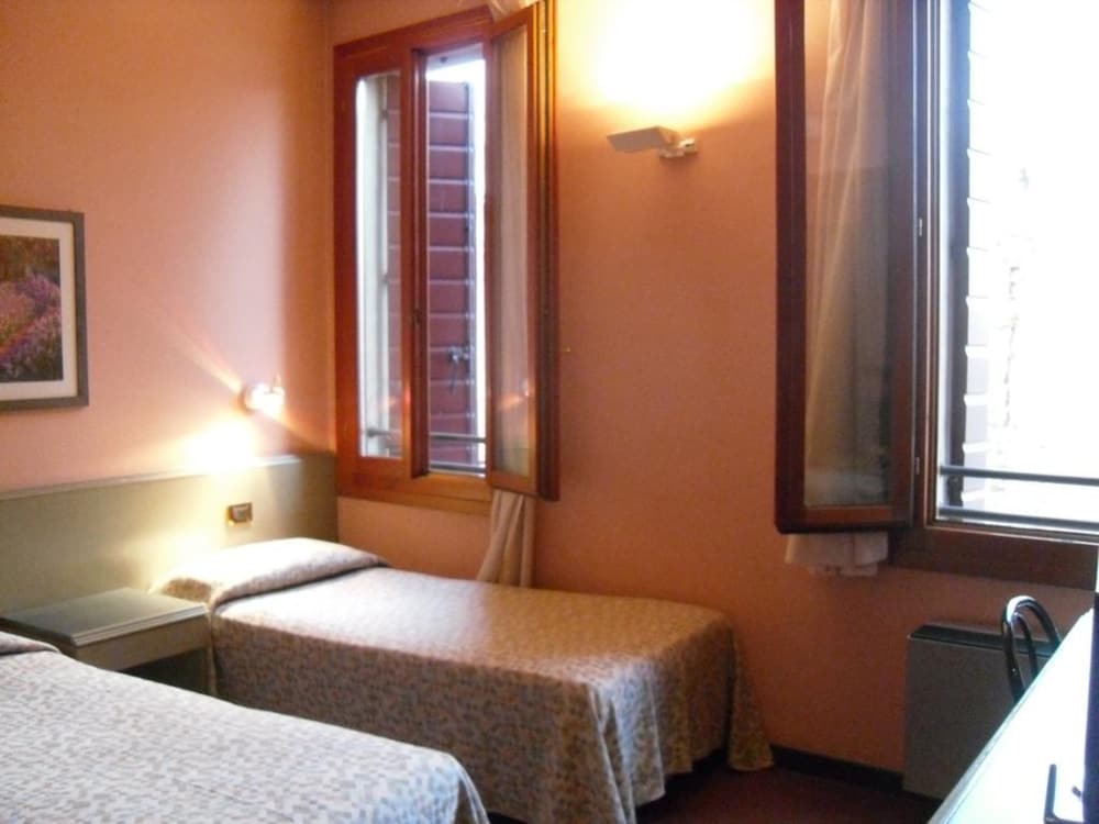 Double or Twin Room photo 3
