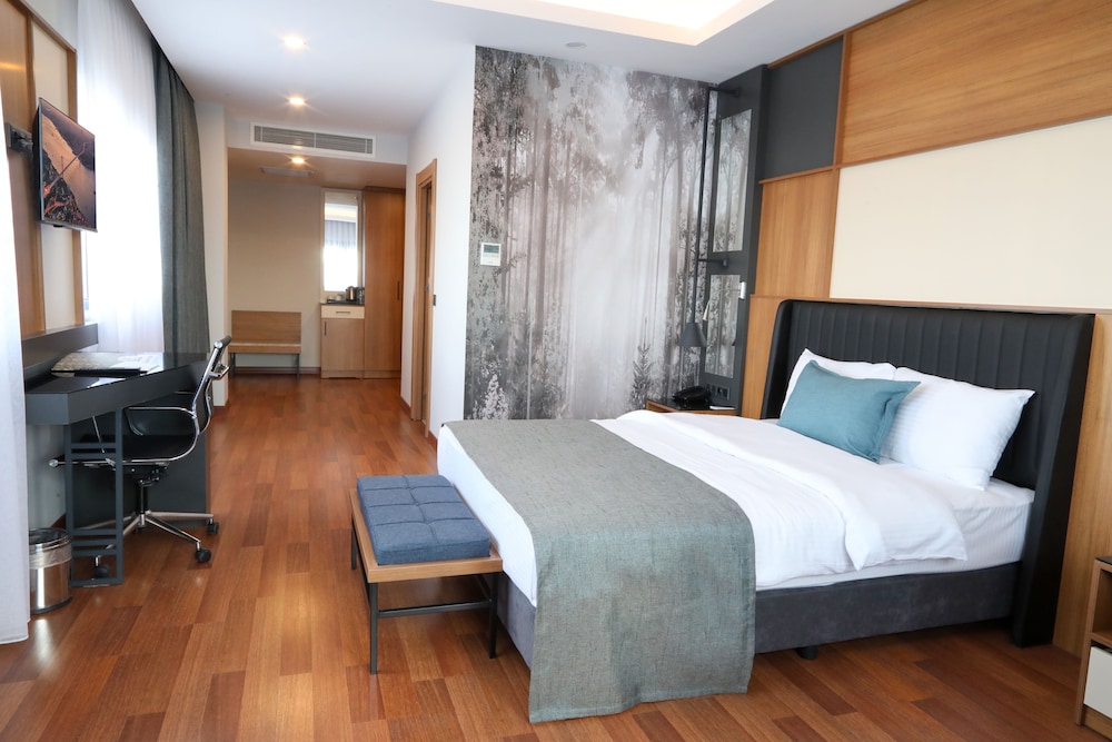 Grand Double Room, 1 King Bed photo 1