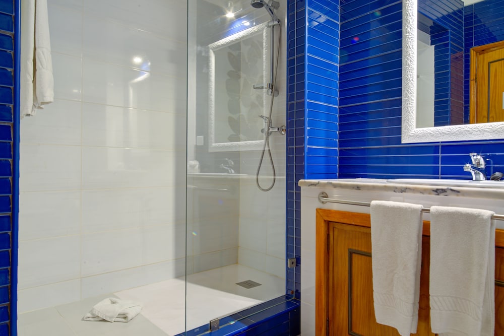 Superior Apartment, 1 Bedroom, Pool View - Photo 12