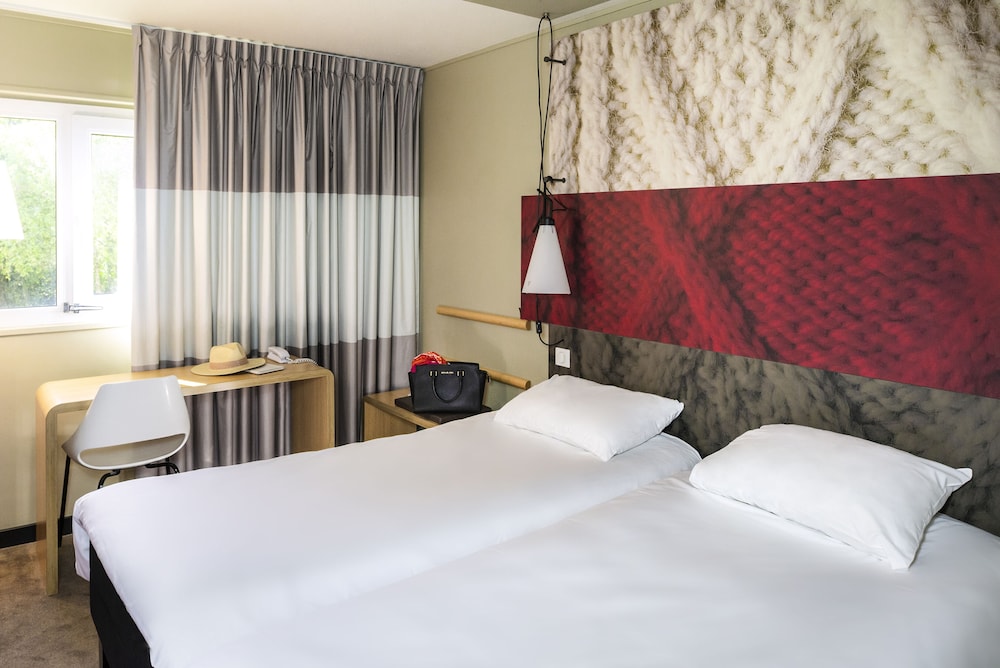 Standard Room, 2 Twin Beds - Photo 2