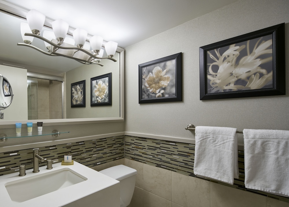 Forum Tower Deluxe Room, 2 Double Beds, Nonsmoking - Photo 4
