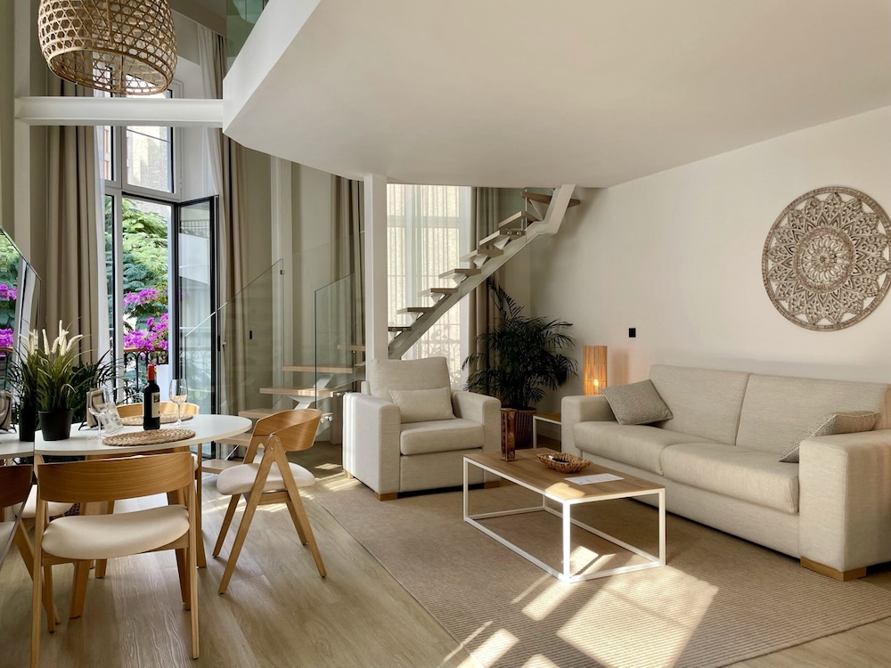 Loft Supreme Executive - Photo 4