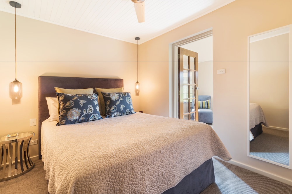 Superior Suite, 1 Bedroom, Lake View photo 2