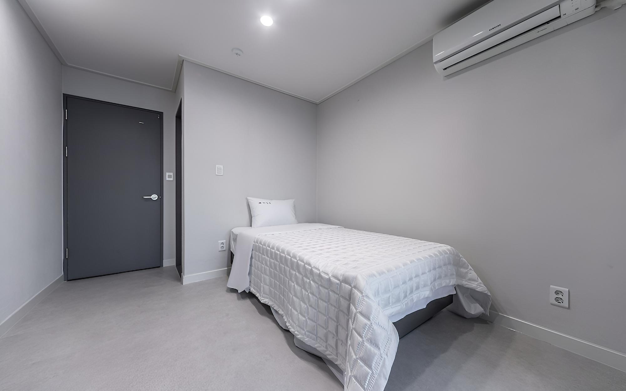 Room (Single Room Ocean View) - Photo 5