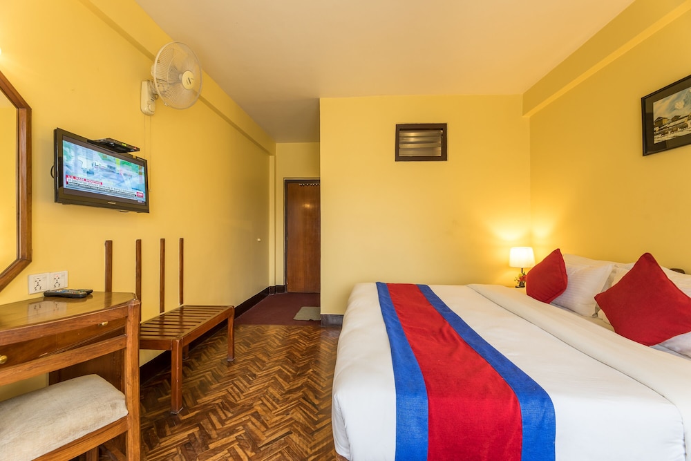 Deluxe Double or Twin Room - Photo 11