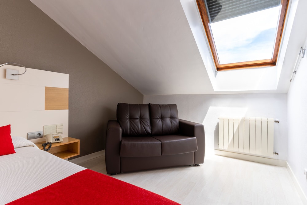 Double Room - Photo 7