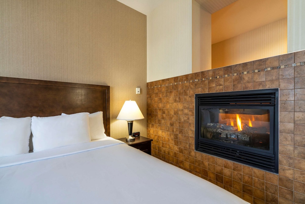 Suite, 1 King Bed, Non Smoking - Photo 5