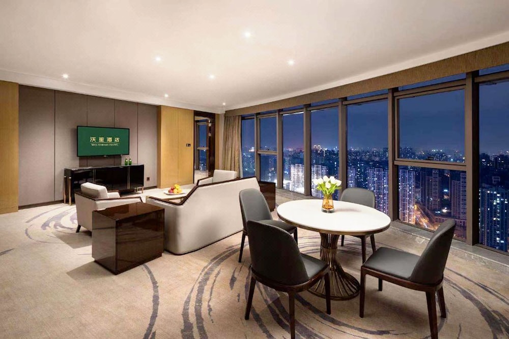Executive Suite, City View photo 3