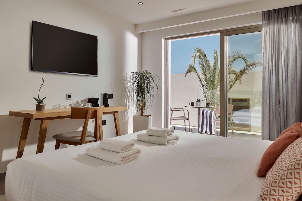 Double Swim Up Room - Photo 1