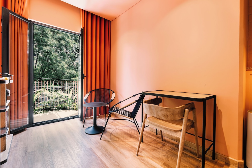 Superior Double Room, 1 King Bed, Balcony photo 2