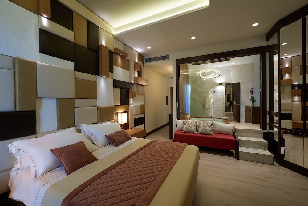 Suite (Jacuzzi) - Photo 1