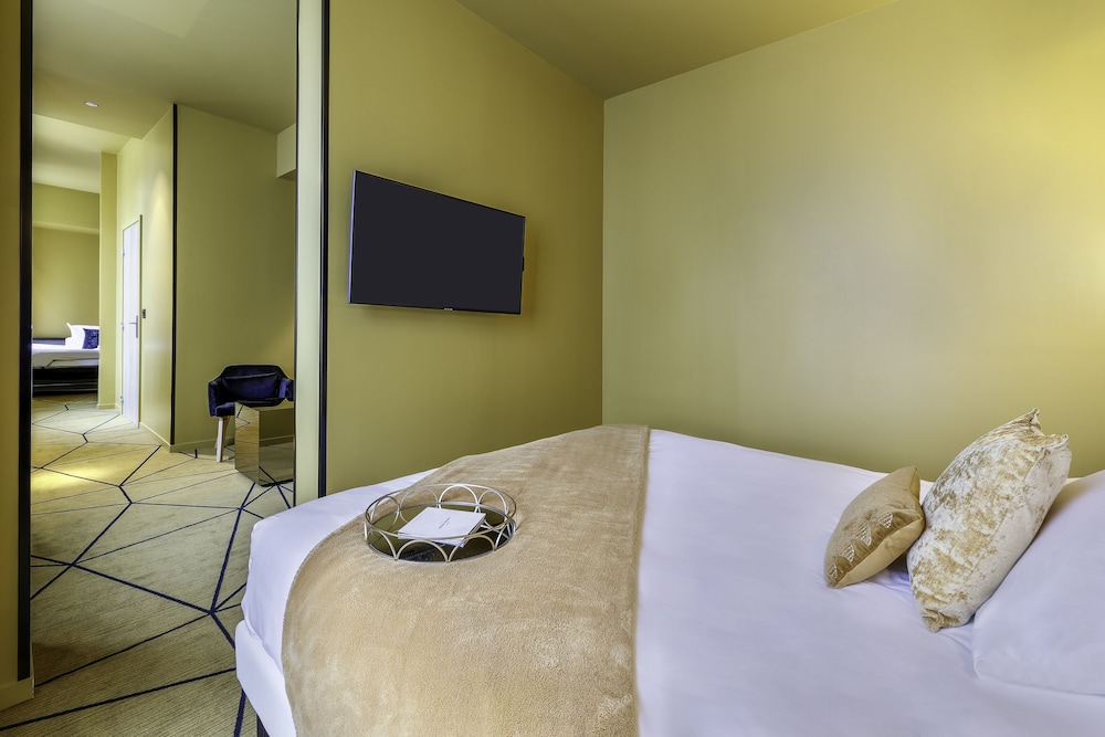Junior Suite, Multiple Beds, Non Smoking (with Sofabed) - Photo 4